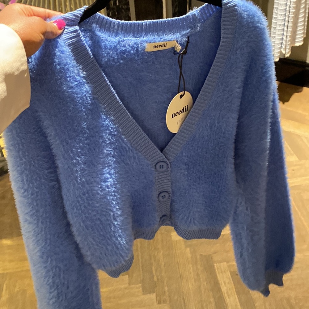 Needii crop fuzzy yarn cardigan